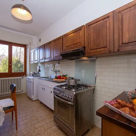 Sleeps 4 아파트 Arizzano