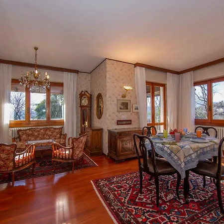 Sleeps 4 *