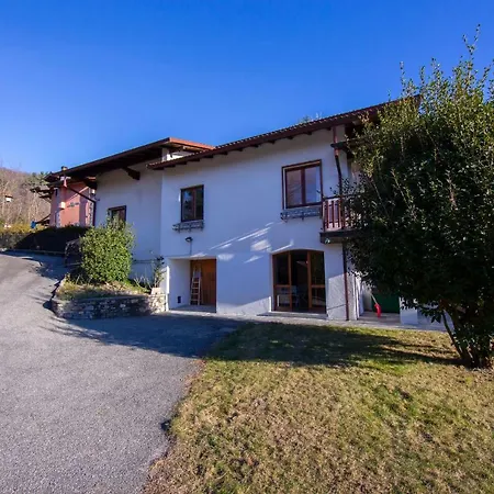 Sleeps 4 *