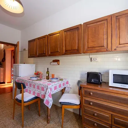 Sleeps 4 아파트 Arizzano